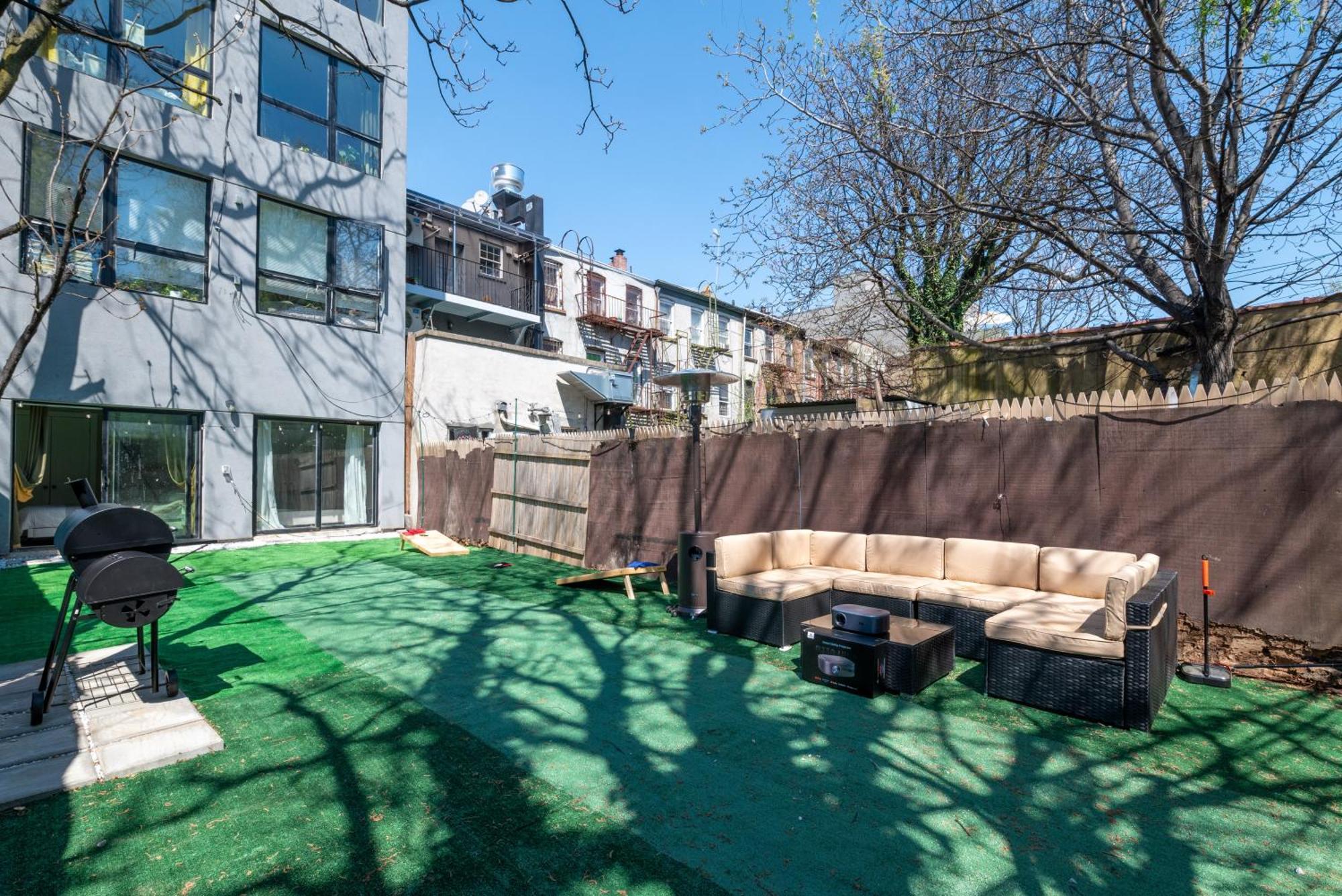 ニューヨークCharming 2Br Bkyrd Near Williamsburgアパートメント エクステリア 写真