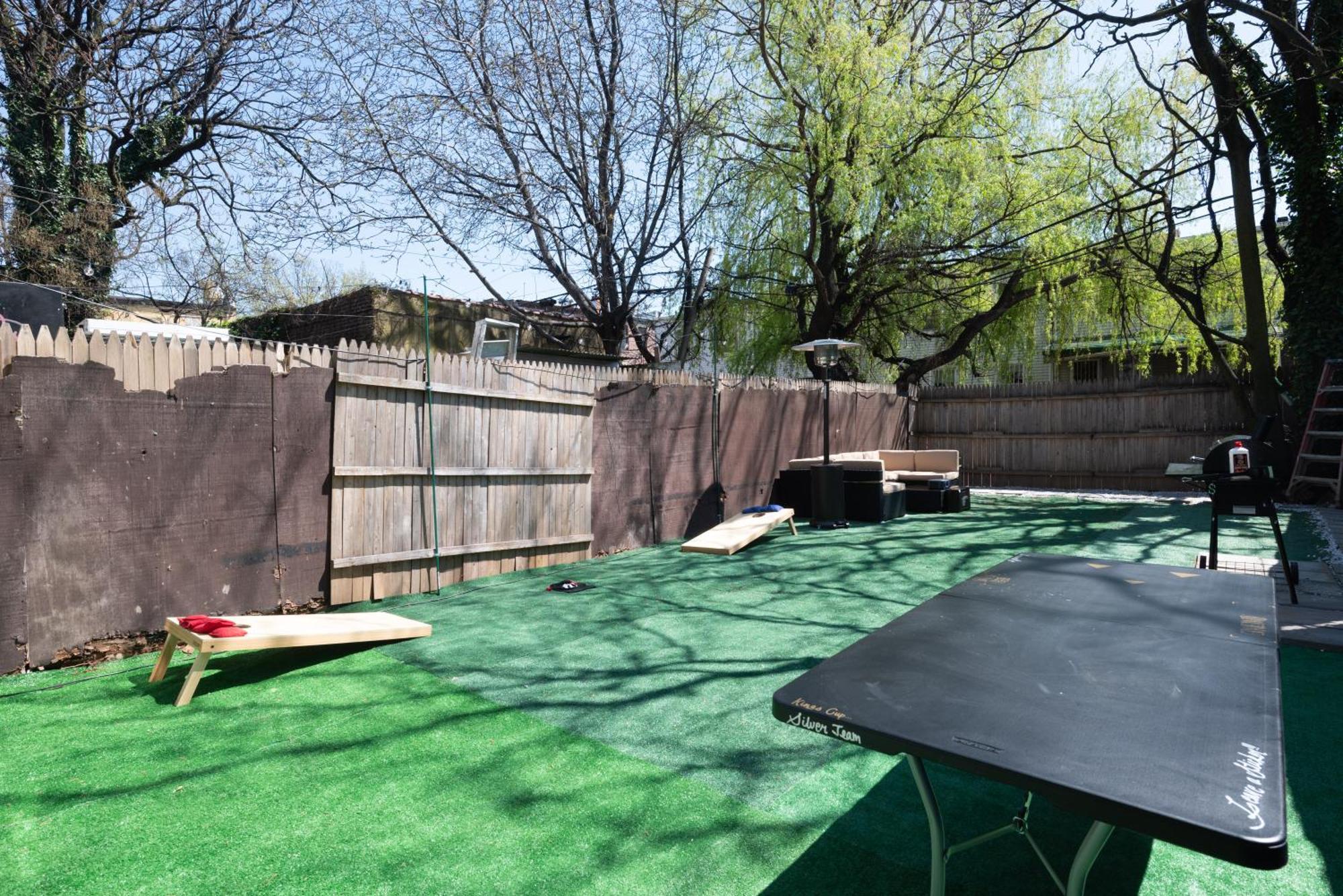 ニューヨークCharming 2Br Bkyrd Near Williamsburgアパートメント エクステリア 写真